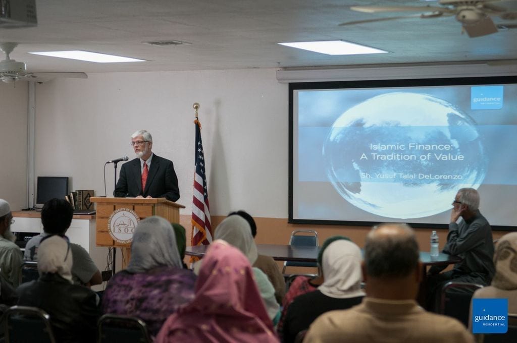 Shaykh Yusuf DeLorenzo speaking to the audience about Islamic Finance